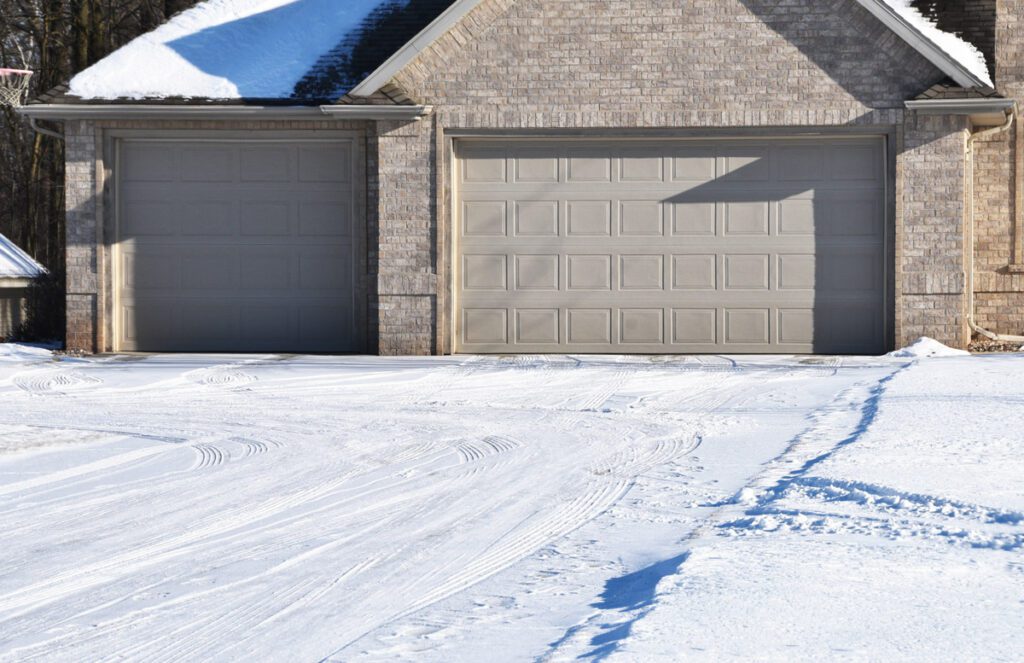 can garage doors freeze shut