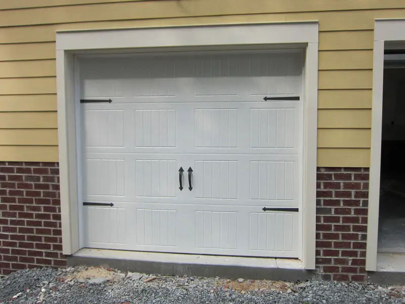 how to secure garage door for hurricane